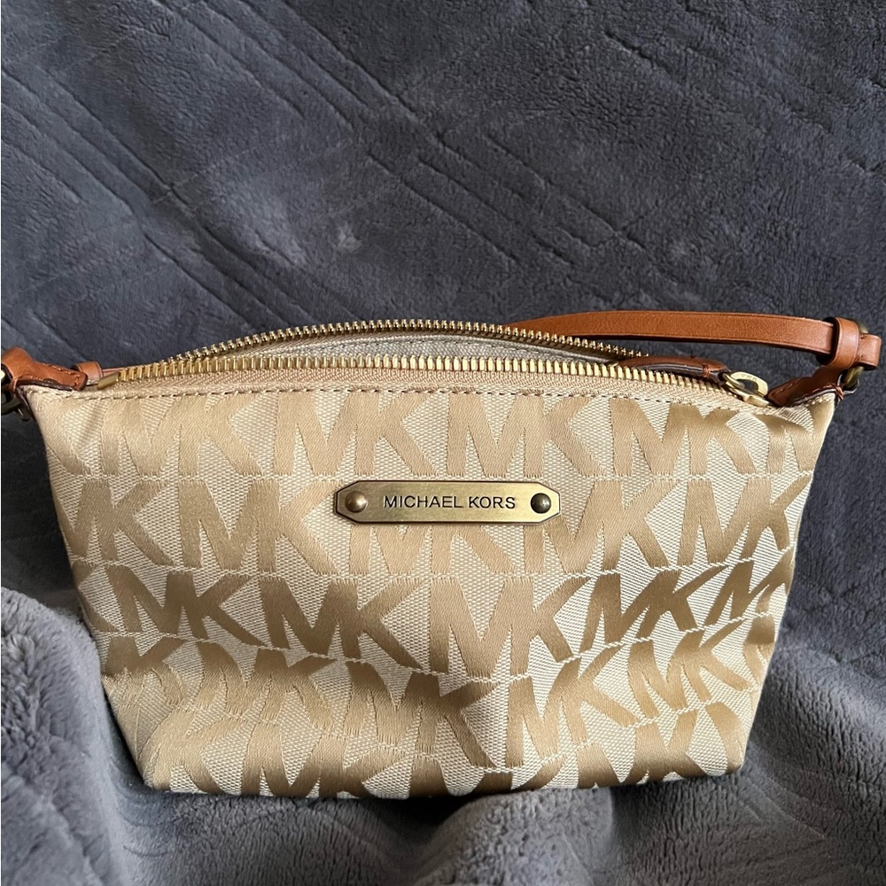 Vintage Y2K Michael Kors drop shoulder purse.